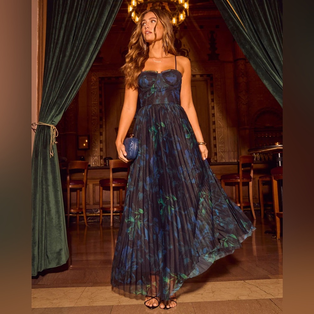 Elegant Pleated Maxi Dress